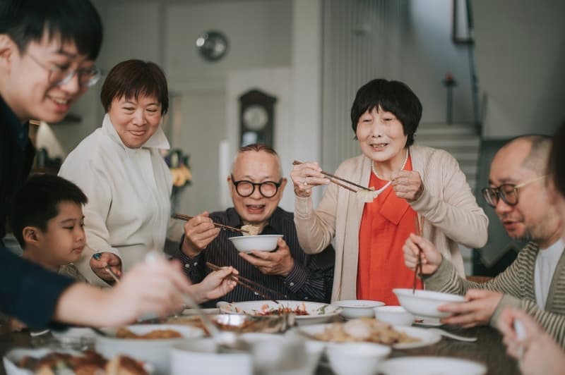 Chinese-family-meal-1